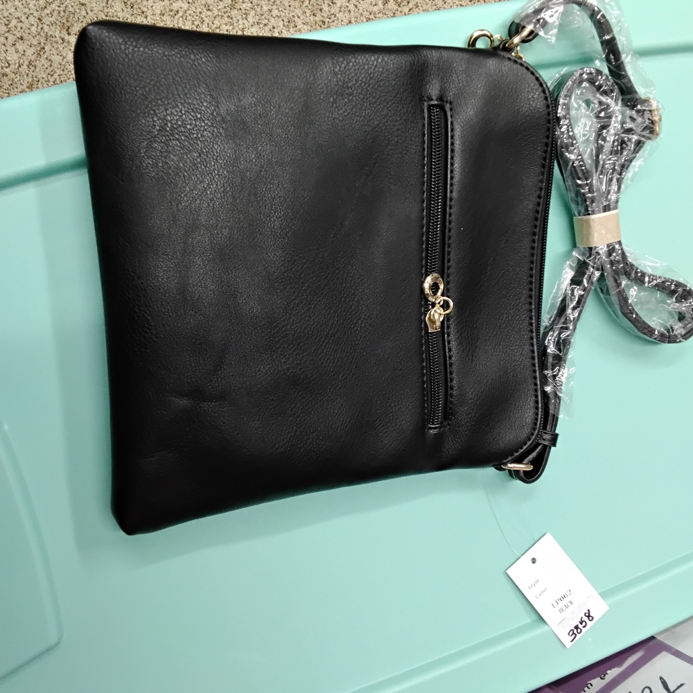Chic Black Crossbody Bag - Picture 3 of 3